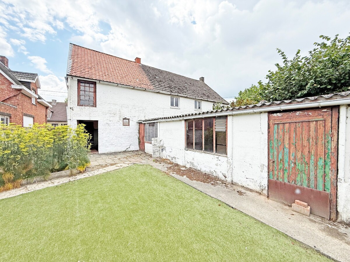 Te renoveren/te slopen HOB met tuin te Sint-Blasius-Boekel 