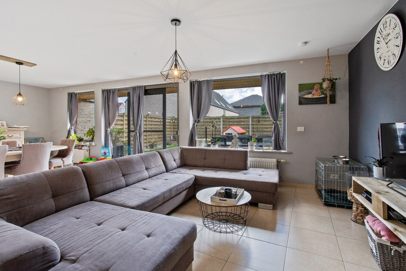 Verassend ruime woning met ruime werkplaats/garage te Houthulst 