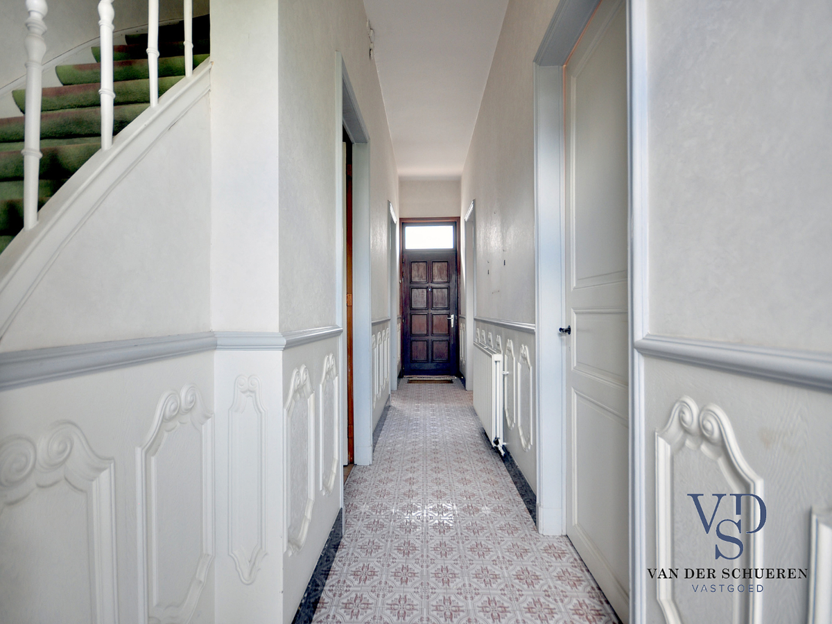 Degelijke en stijlvolle herenwoning. Uitstekend gelegen ! 