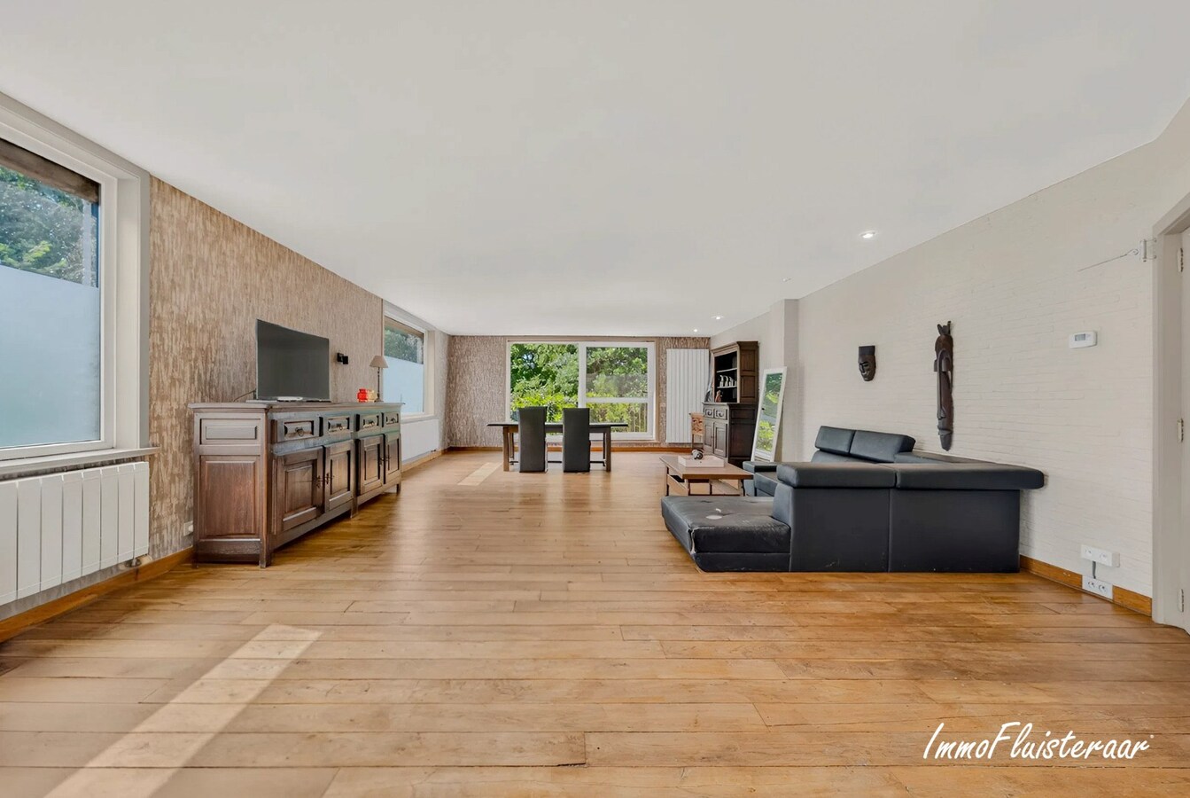 Unieke hippische accommodatie met 5 appartementen/studio’s op ruim 2,5 ha te Amougies (Henegouwen) 