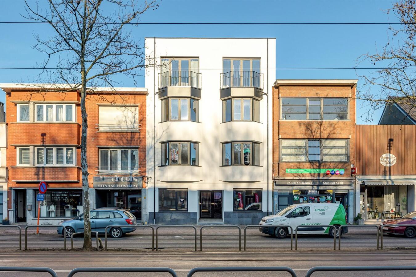 Gerenoveerd appartement met ruim terras te Mortsel! 