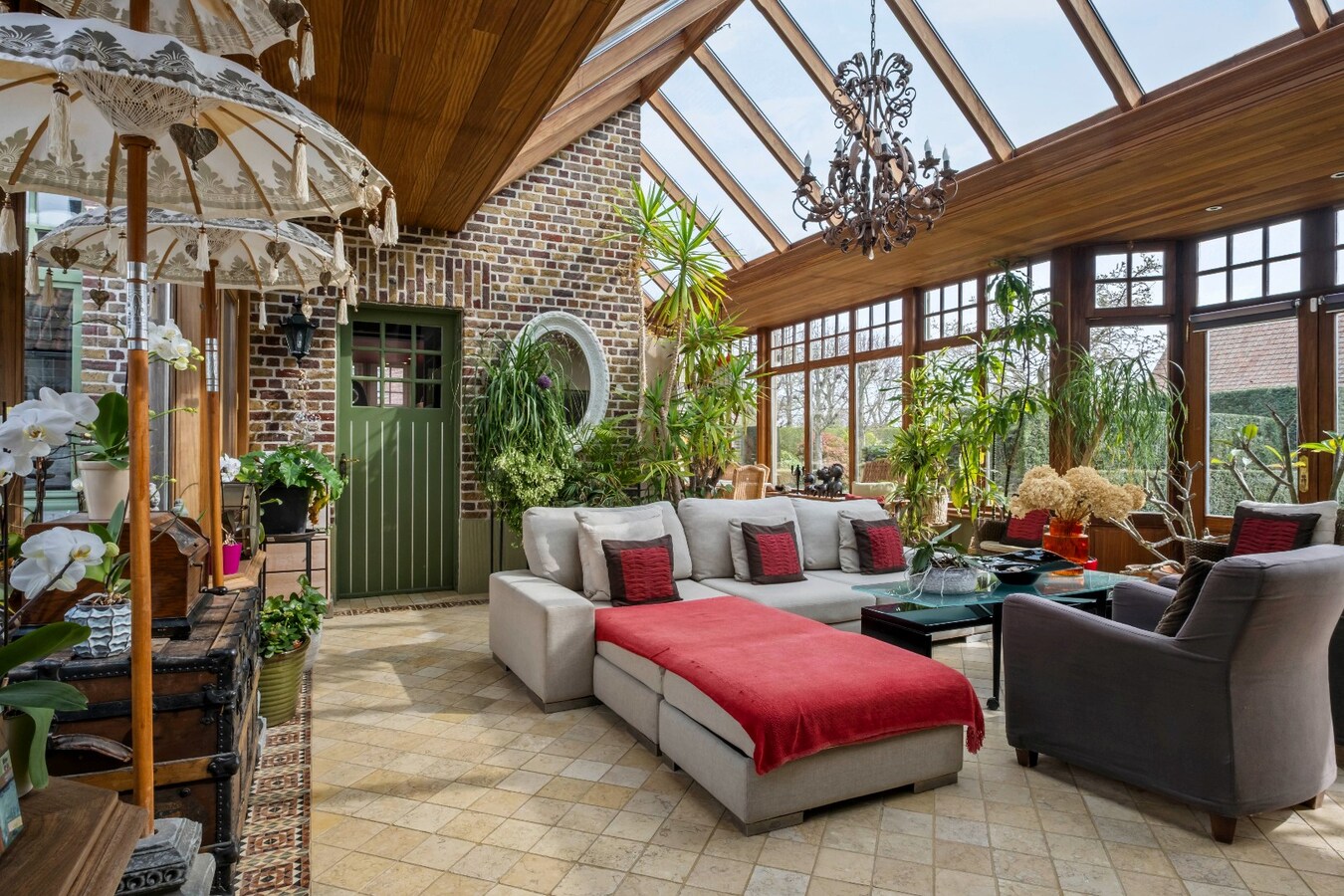 Exclusieve villa met buitenzwembad en privéwelness te Waregem ! 