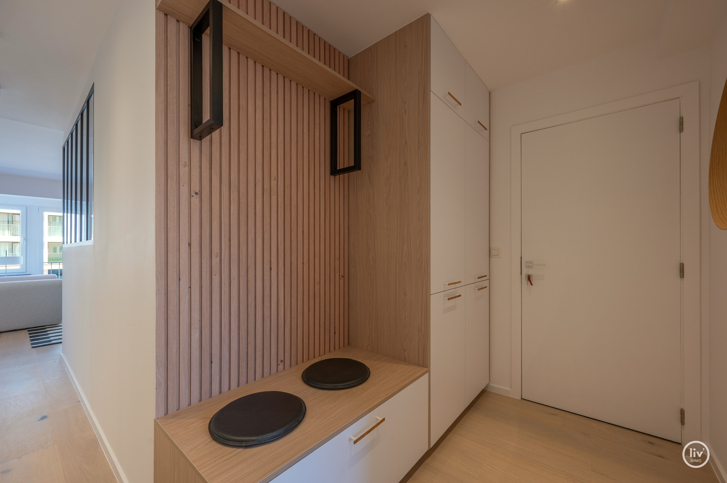 Prachtig gerenoveerd appartement nabij het Albertstrand met zijdelings zeezicht 