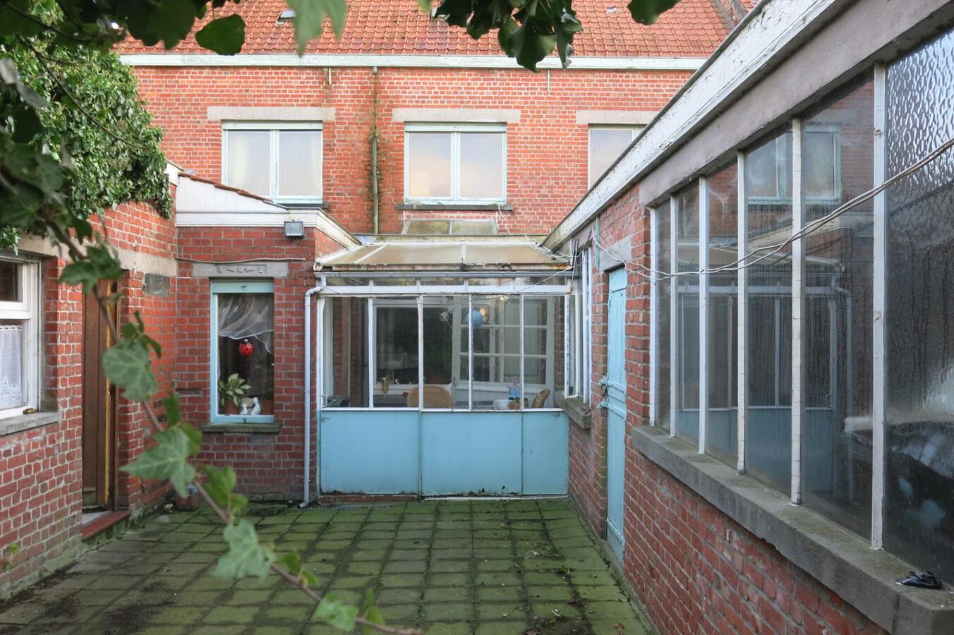 Degelijke ruime woning met garage en tuin op 390m² 