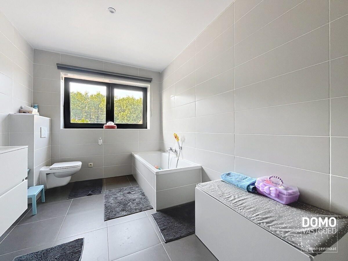 RUIME NIEUWBOUWWONING MET 3 SLAAPKAMERS, TUIN EN TERRAS TE BERINGEN (PAAL) 