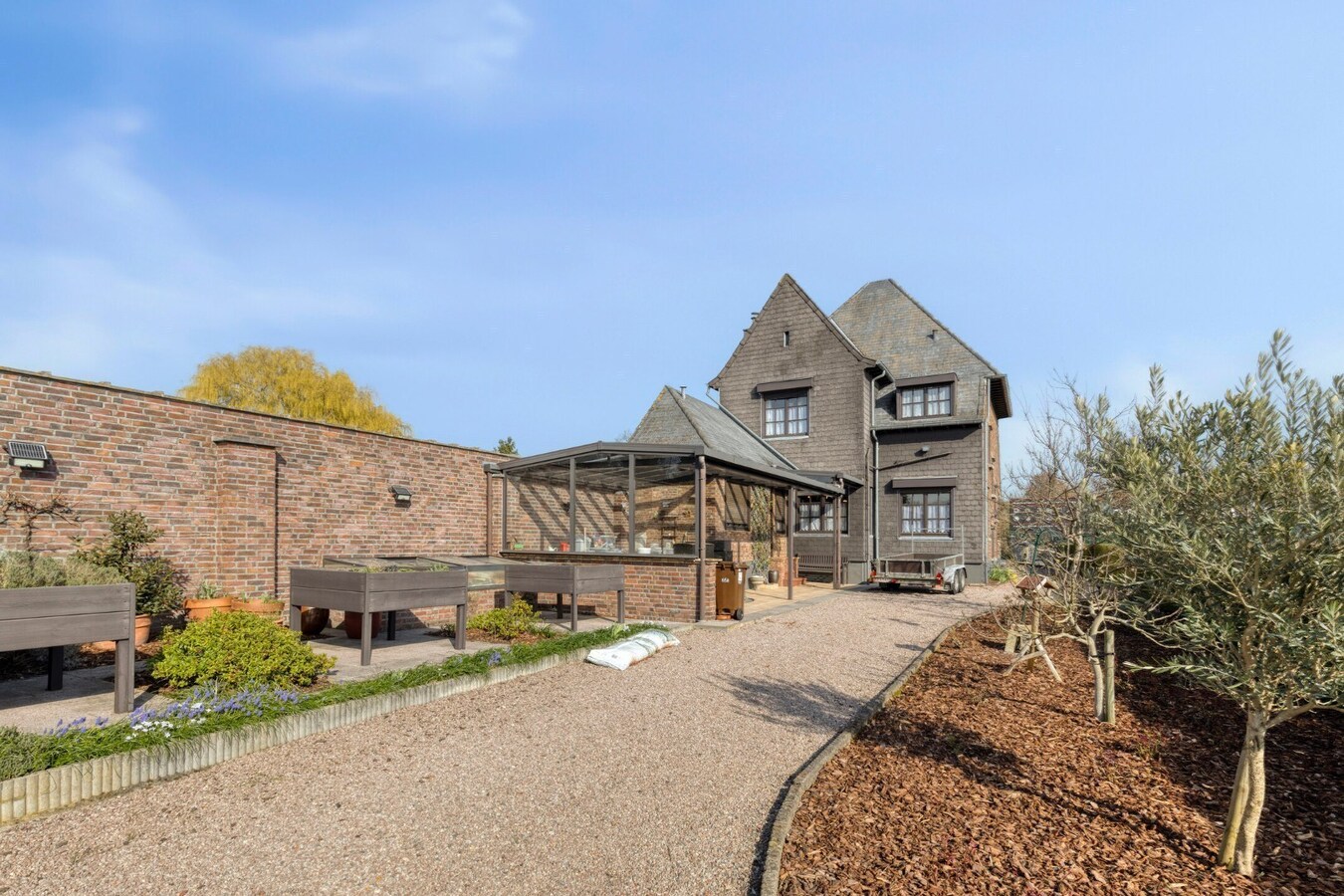 Karaktervolle cottage woning met tal van mogelijkheden in Ronse 