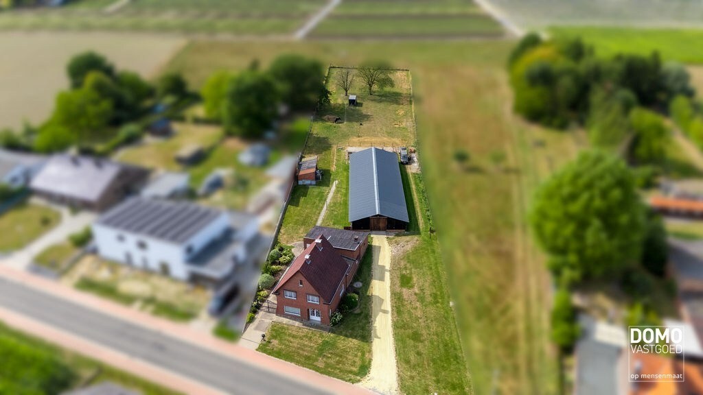 Te renoveren woning met grote tuin en achterliggende stal 