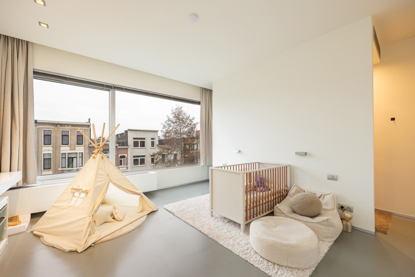 Instapklare designwoning met lift en zwembad 