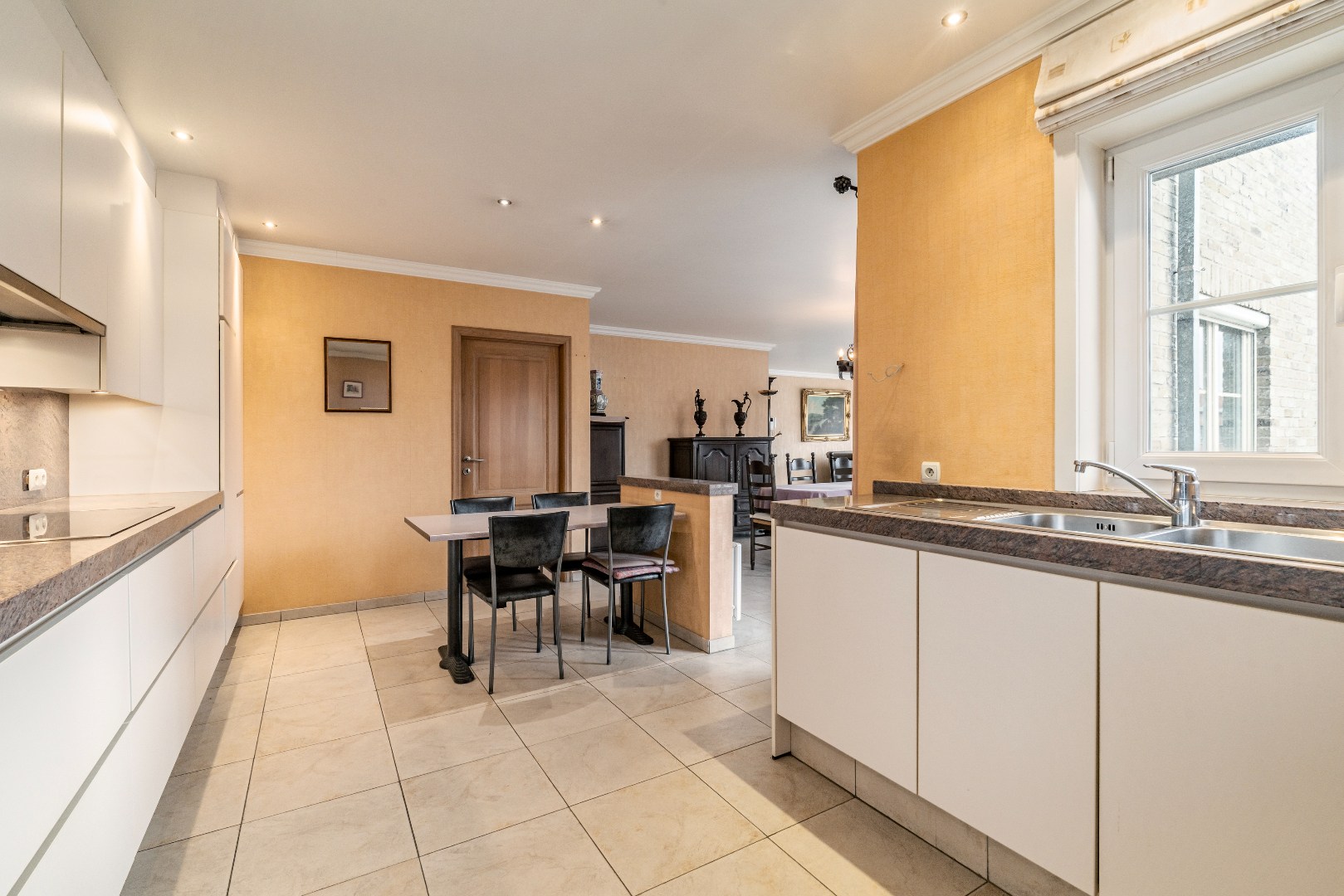 Prachtig hoekappartement met garage en private berging 