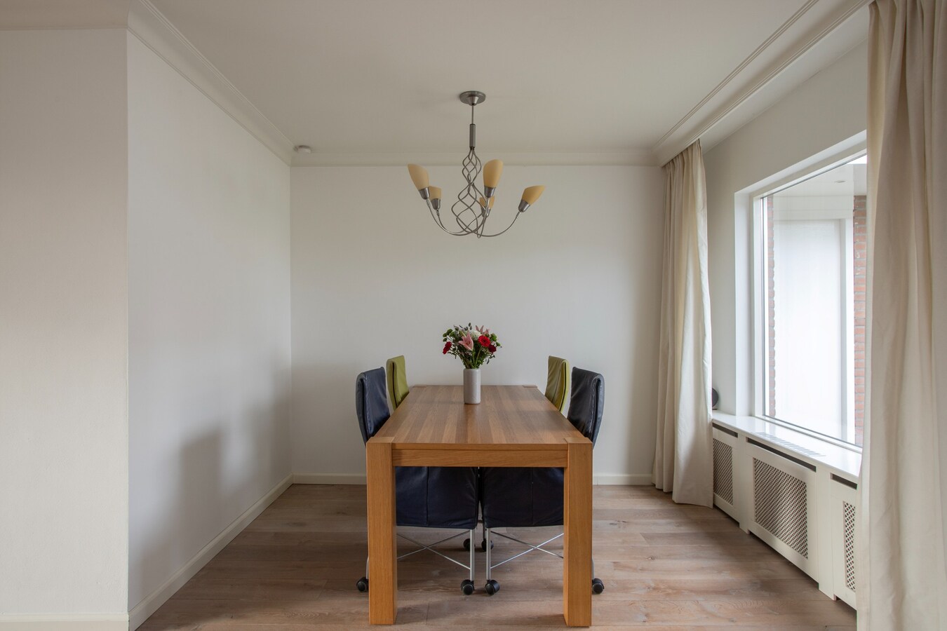 Ben je op zoek naar een ruime en veelzijdige woning op een rustige, kindvriendelijke locatie? 