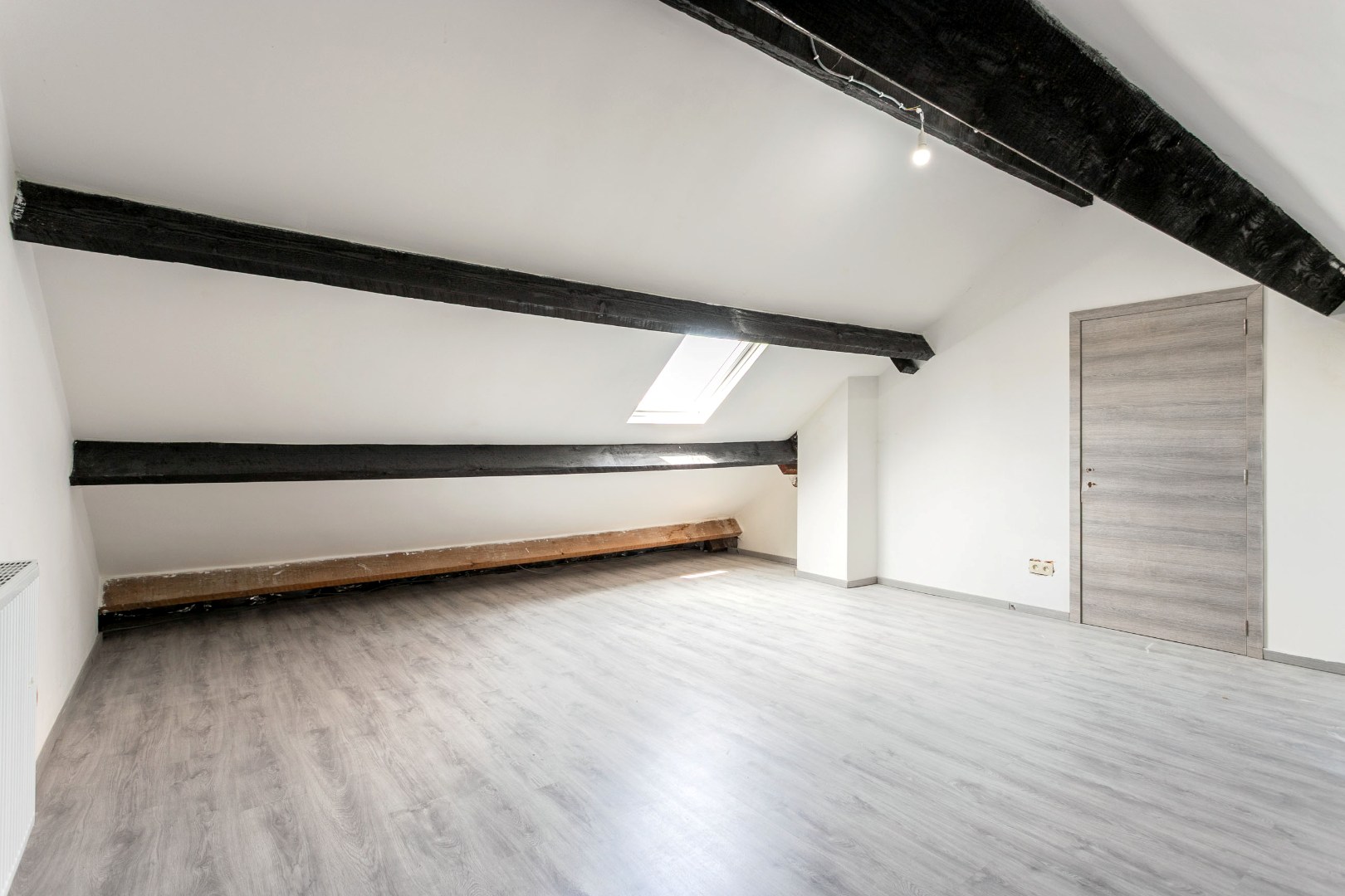 Ruime woning met 4 slaapkamers en binnenkoer in Petit-Enghien 