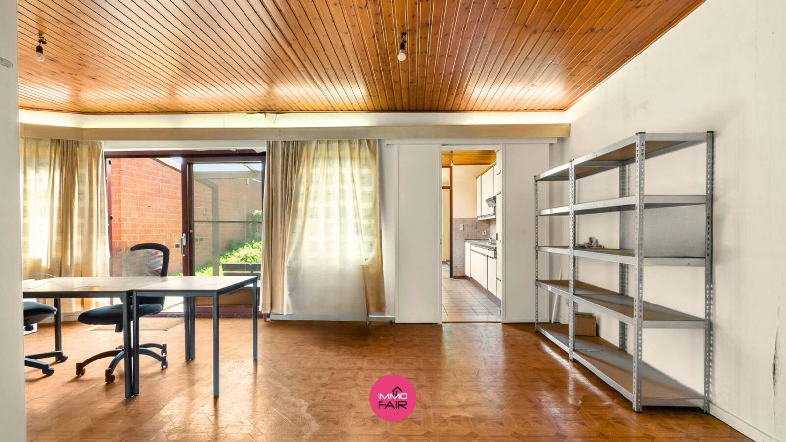 Polyvalent handelspand met duplexappartement in hartje Lanaken! 