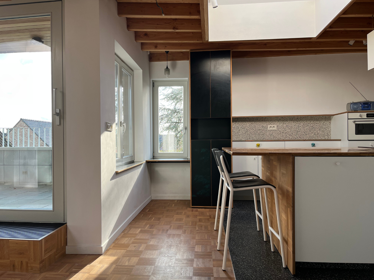 Design duplex appartement te centrum Dikkelvenne. 