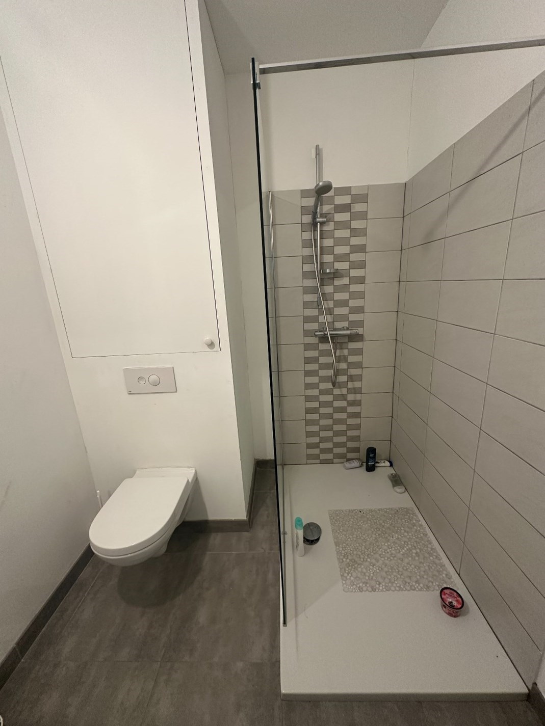 Instapklare studio met ondergrondse autostaanplaats in het centrum 