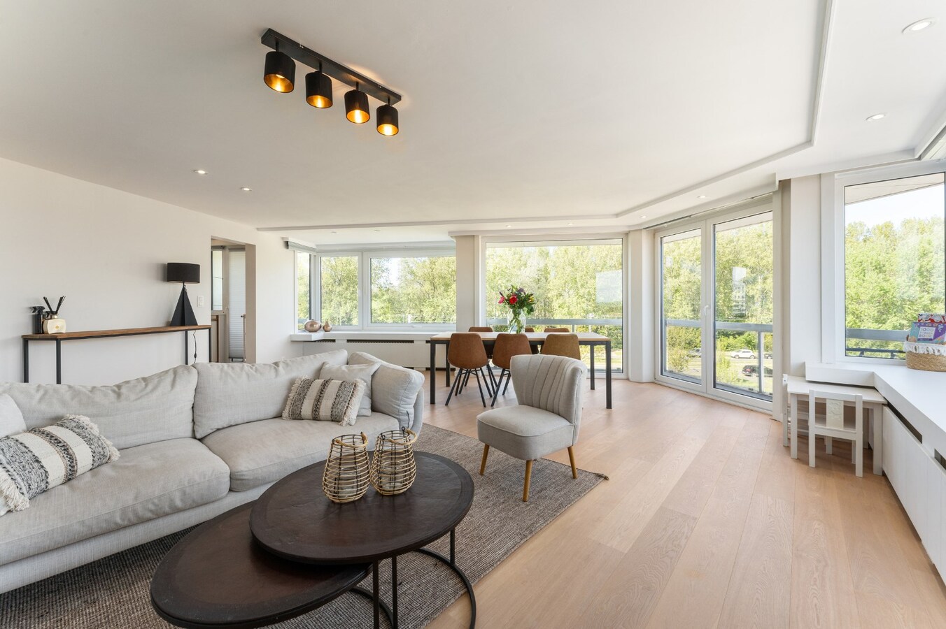 Gerenoveerd hoekappartement met prachtige zichten te Heist 