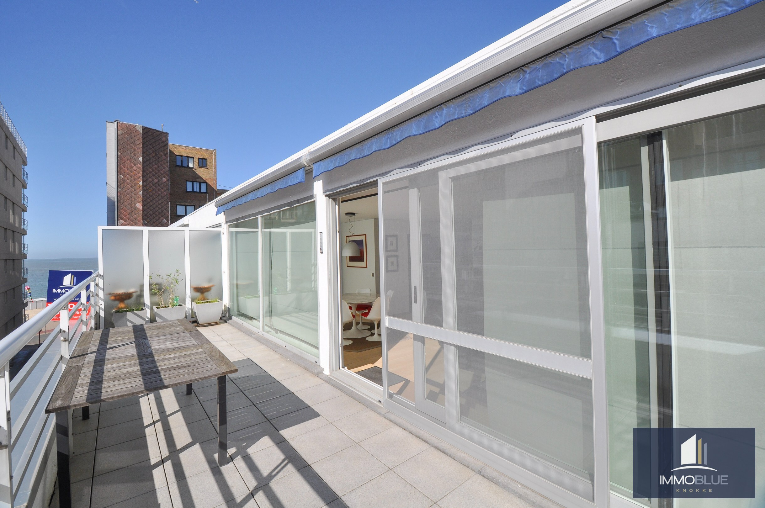 Exclusief: instapklare penthouse met een ruim zonnig terras. 