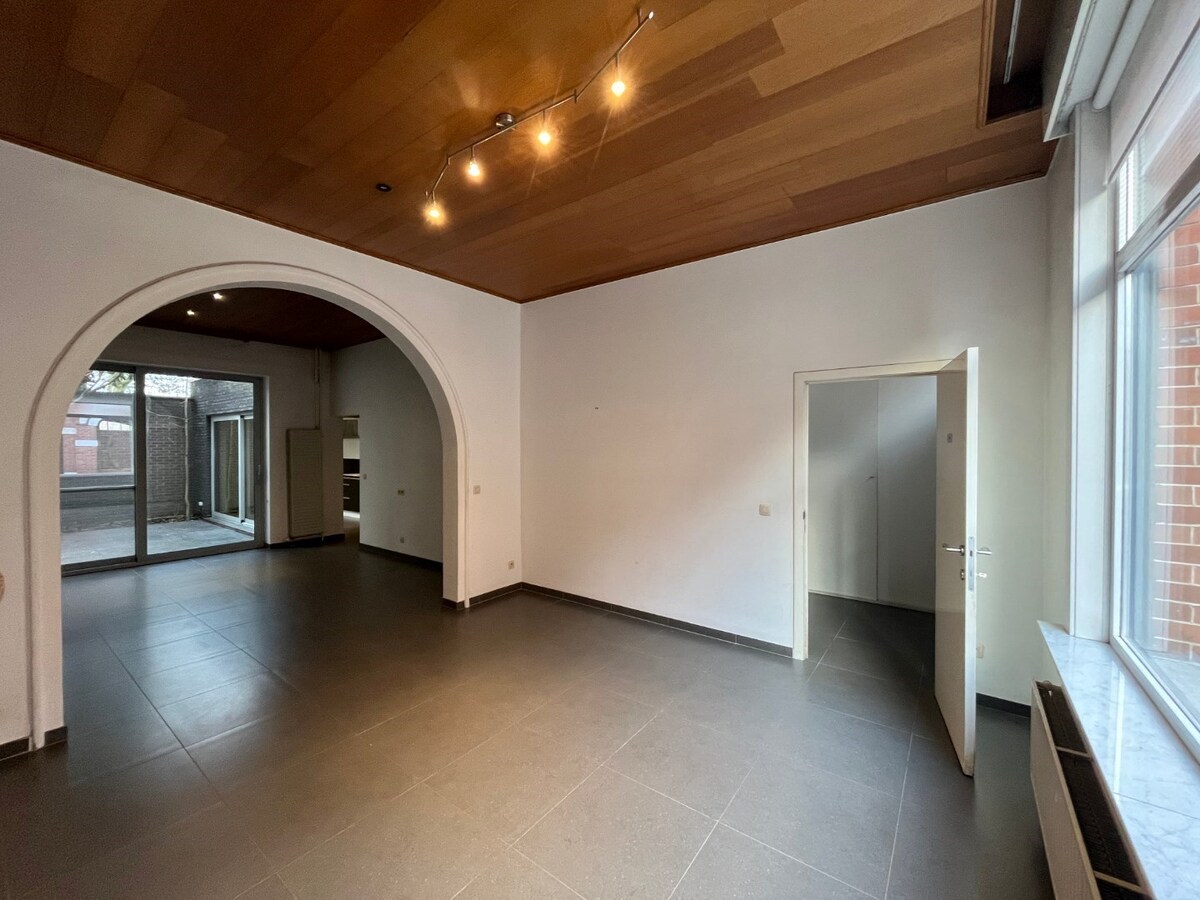 Ruime, energiezuinige gesloten bebouwing in centrum Gavere 