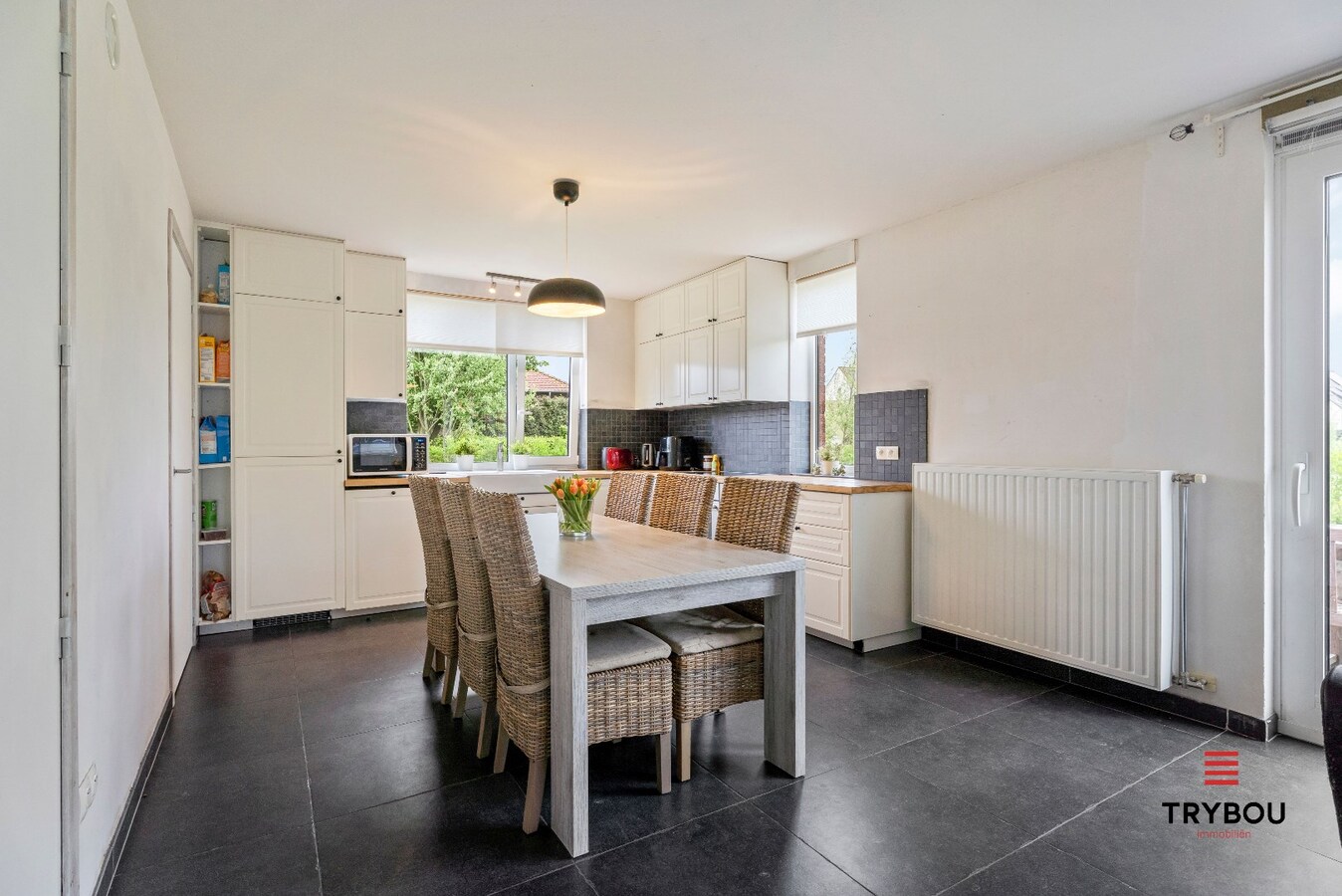 Uitstekend gelegen, halfopen bebouwing met 4 slaapkamers te Ruislede 