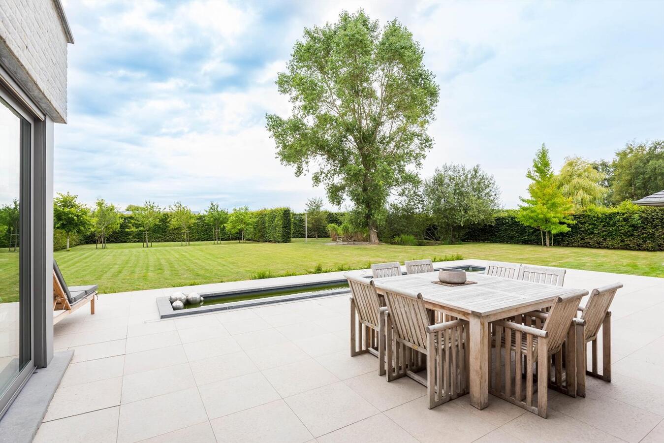 Exclusieve, riante villa op perceel van 3118 m² 