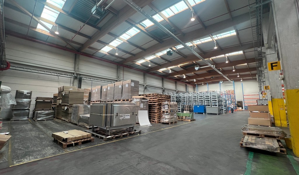 Logistiek bedrijfspand te huur in de haven van Gent