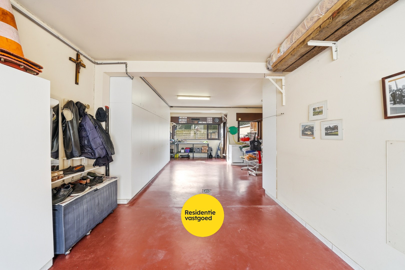 Ruime bel-etage met grote garage en 3 slaapkamers 