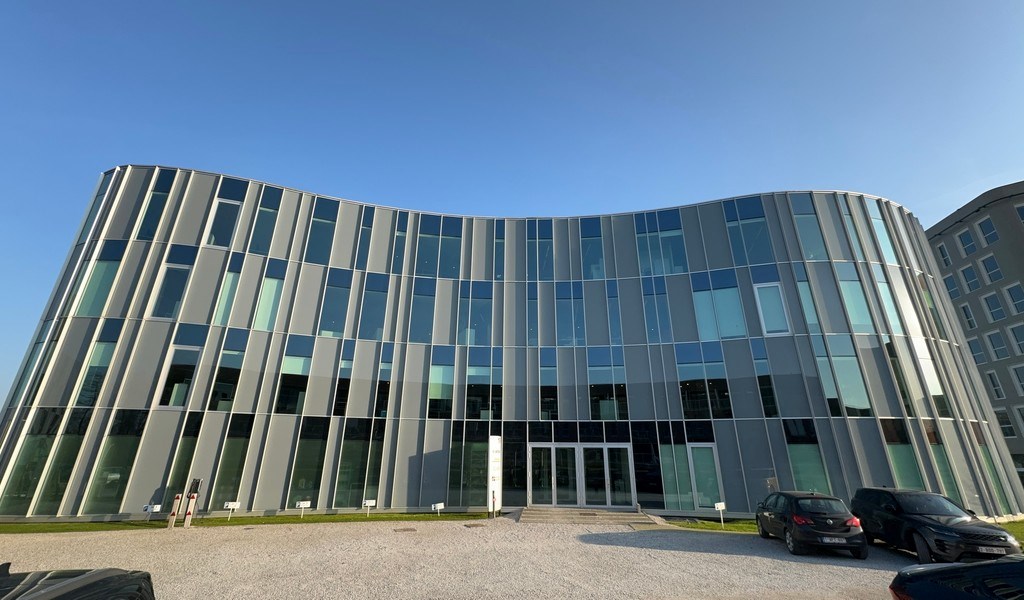 Recent kantoorgebouw te koop op topligging in Gent