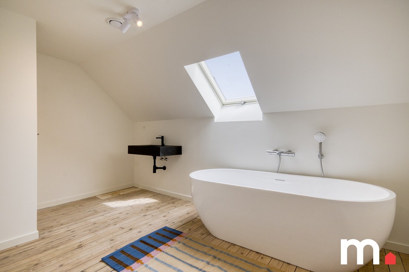 TOPPER op UNIEKE LIGGING in een van de mooiste lanen van Kortrijk EPC B ! MET UITWEG ! 