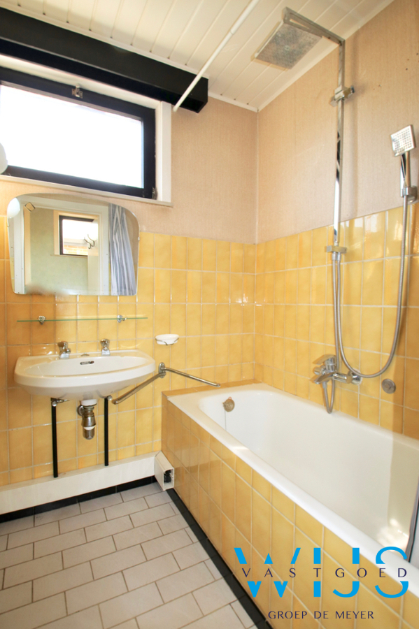 Ruime gezinswoning met 4 slaapkamers te Bassevelde ! 