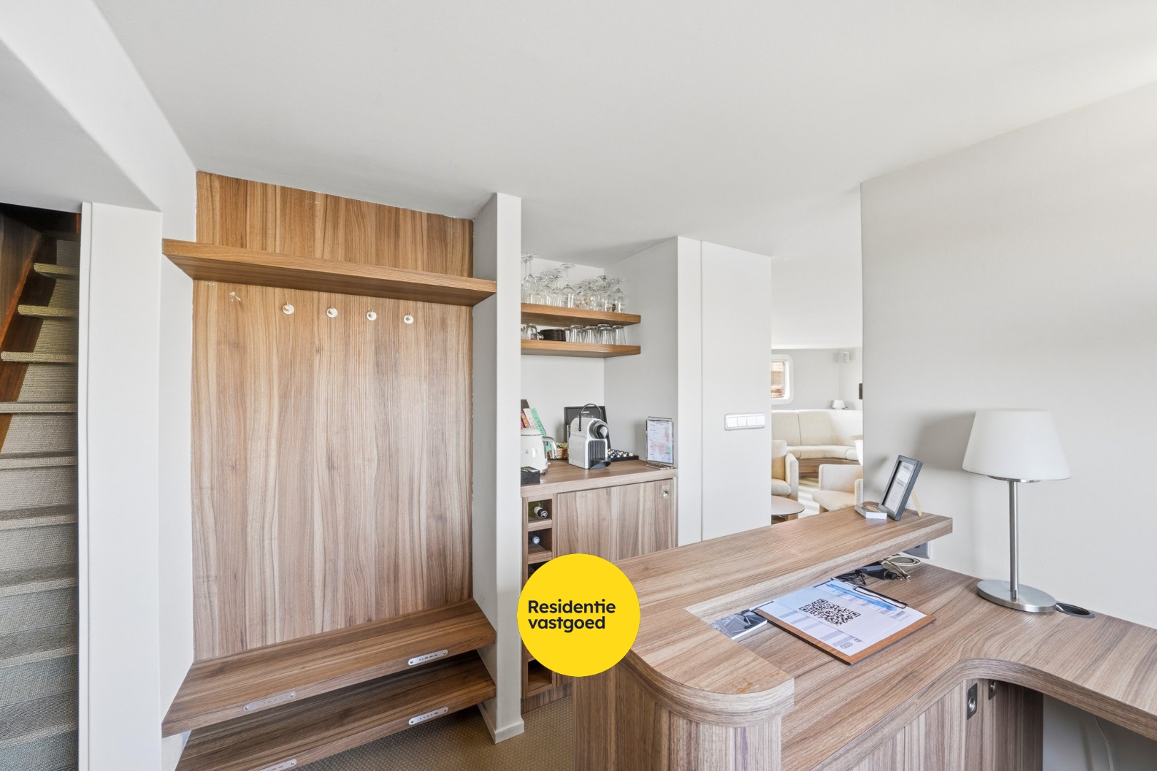 Unieke woonboot met B&amp;B en vergunde ligplaats in Plassendale 