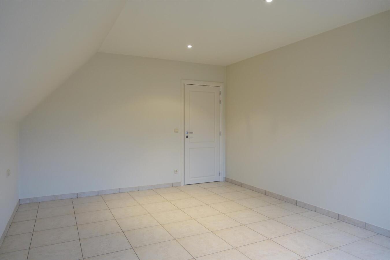 Zeer ruime villa gelegen te Bekegem 