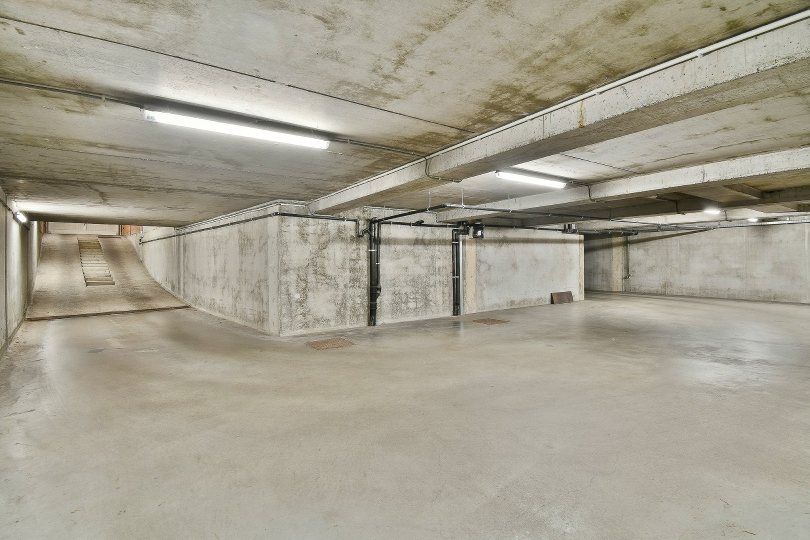 Duplex-appartement in rustige residentie met twee slaapkamers en terras 