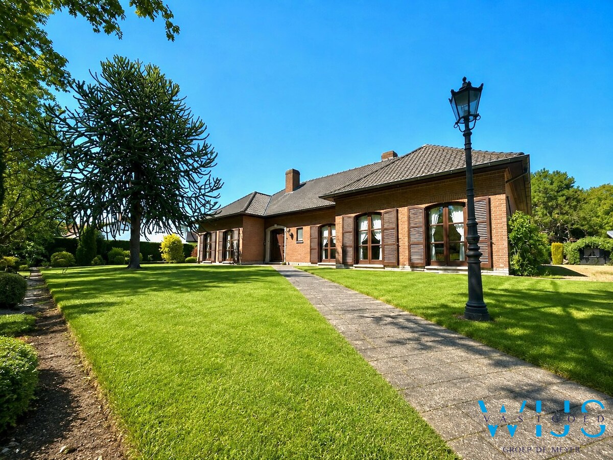 Zeer ruim woonhuis op een prachtig perceel van 1.955 m² in Lembeke 