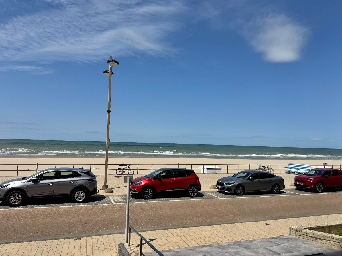 Appartement te koop met frontaal zeezicht en 2 slaapkamers te Middelkerke 