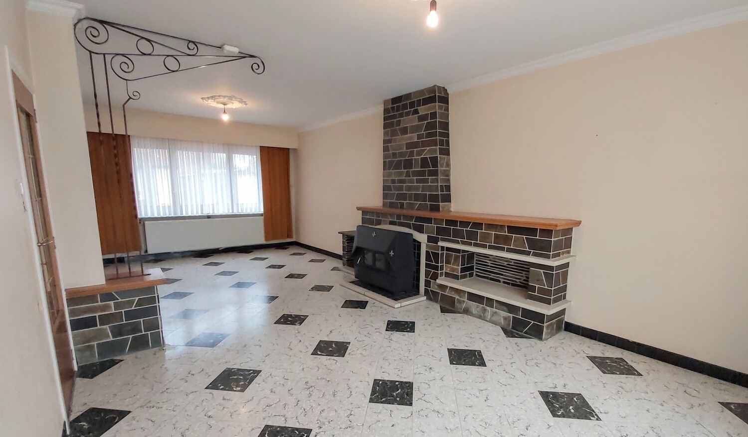 Charmante, op te knappen gezinswoning op perceel van 590 m² 