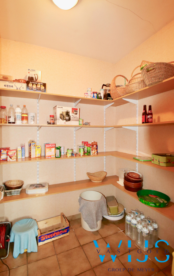 Stevige bungalow op een prachtig perceel van 925 m² te SLEIDINGE ! 