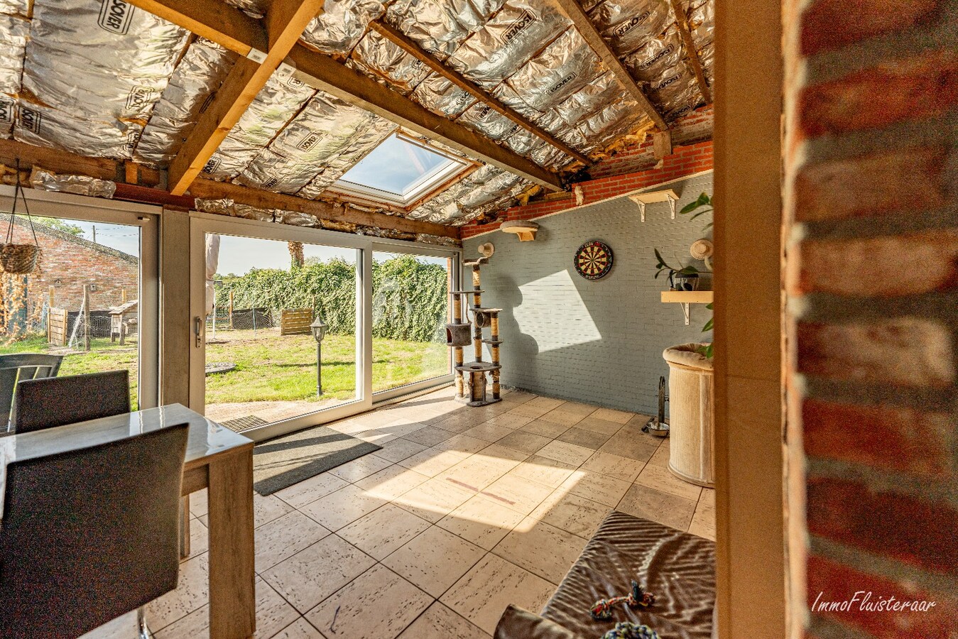 Gerenoveerde woning met praktijkruimte en paardenstal op 9.019 m2 te Balen 