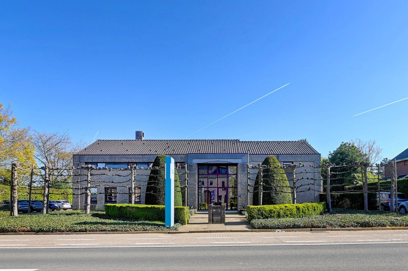 Uitzonderlijk kantoorgebouw met woonst 