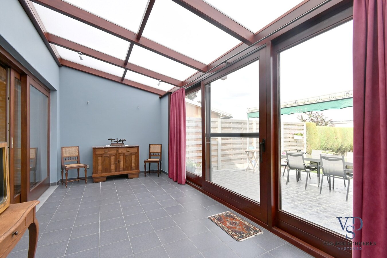 Degelijke, ruime eigendom in rustige residentiële wijk 