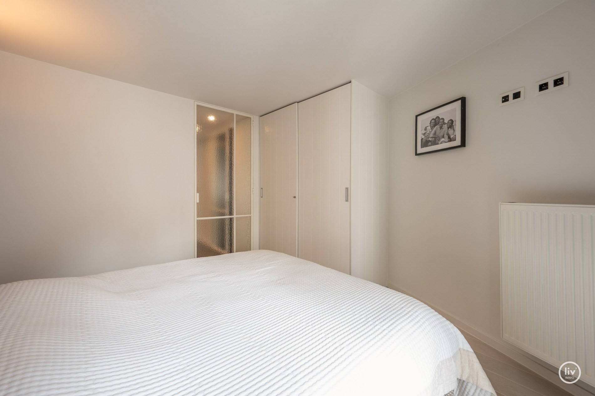 Appartement spacieux et prêt à emménager avec 3 chambres, très bien situé à proximité des commerces de l'avenue Dumortier et de l'a 