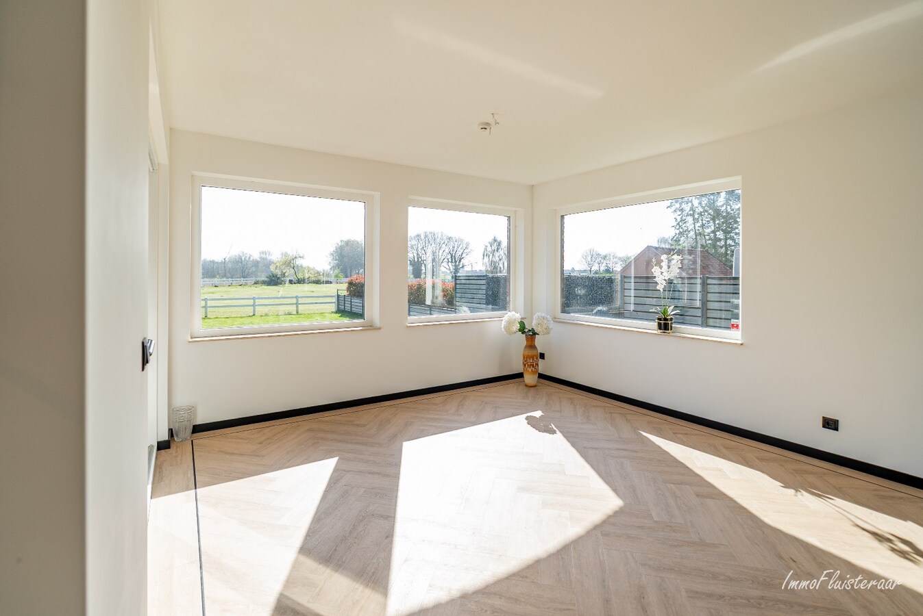 Spacious house with horse stables on approximately 85 acres in Kinrooi 