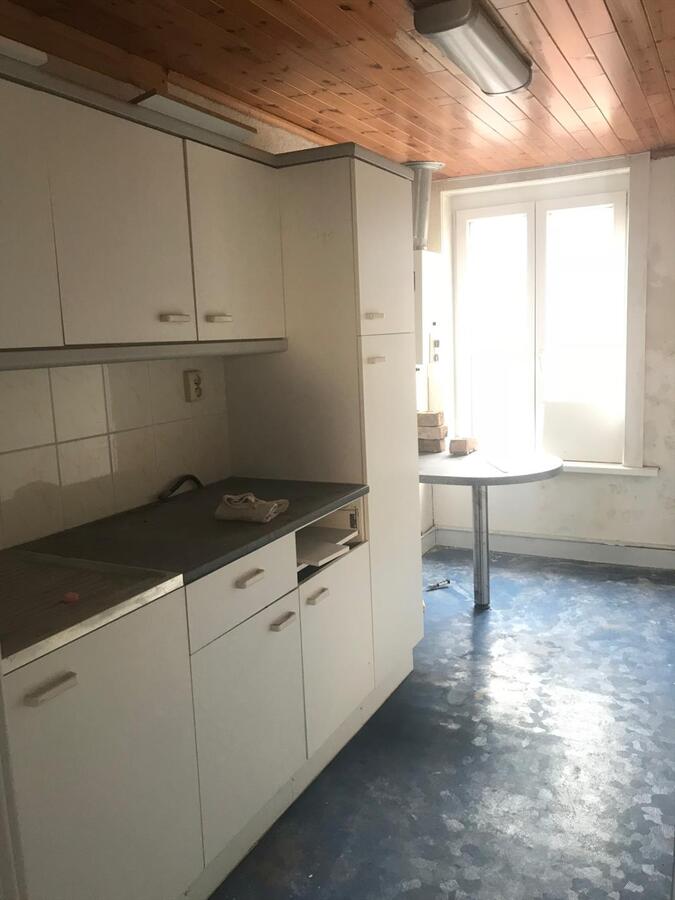 GEDEELTELIJK TE RENOVEREN WOONHUIS - MOGELIJK MEERGEZINSWONING 