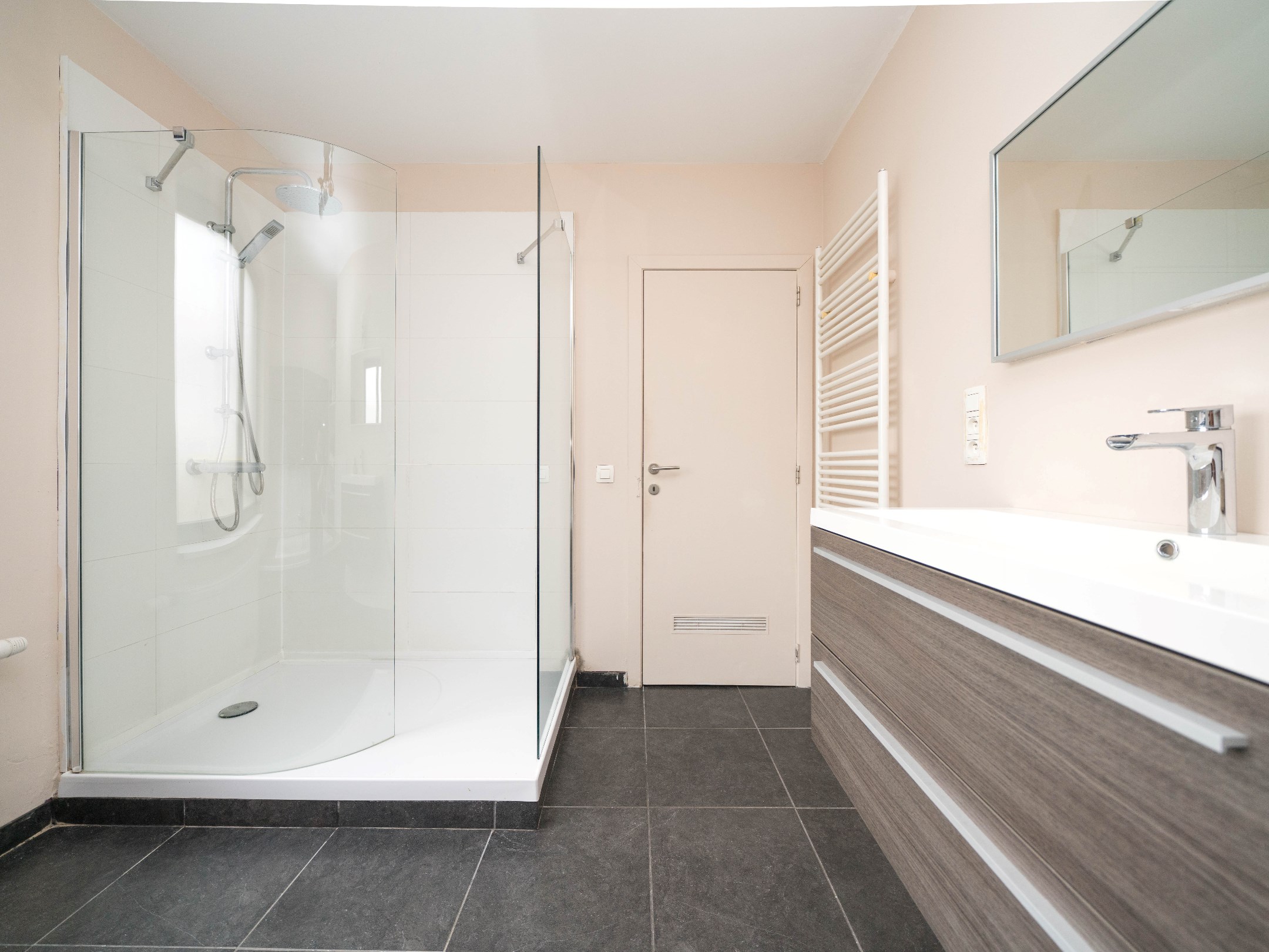 Gerenoveerde woning met grote tuin 