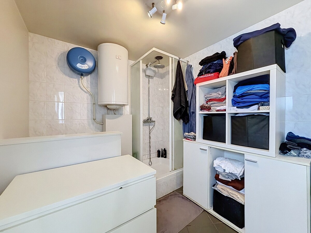Verder te renoveren woning met garage en tuin nabij centrum Herzele 