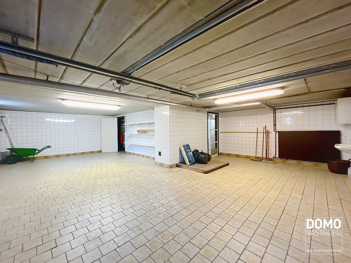 INSTAPKLARE GEZINSWONING MET RUIME GARAGE, KELDER &amp; TUIN TE HERK-DE-STAD 