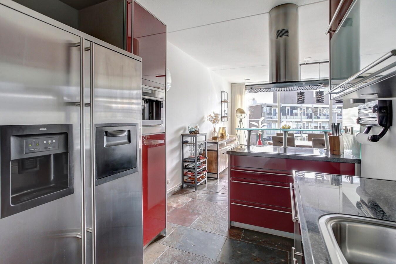 Gelegen in Tilburg ligt dit bijzondere en ruime appartement aan de Besterdring. 