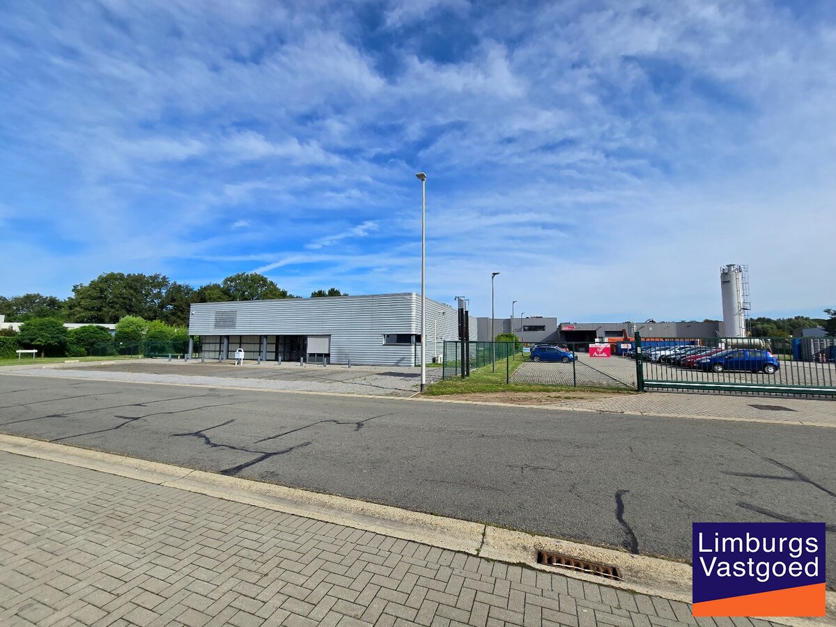 Bedrijfsgebouw - groot 831m² - centraal gelegen op het industrieterrein 