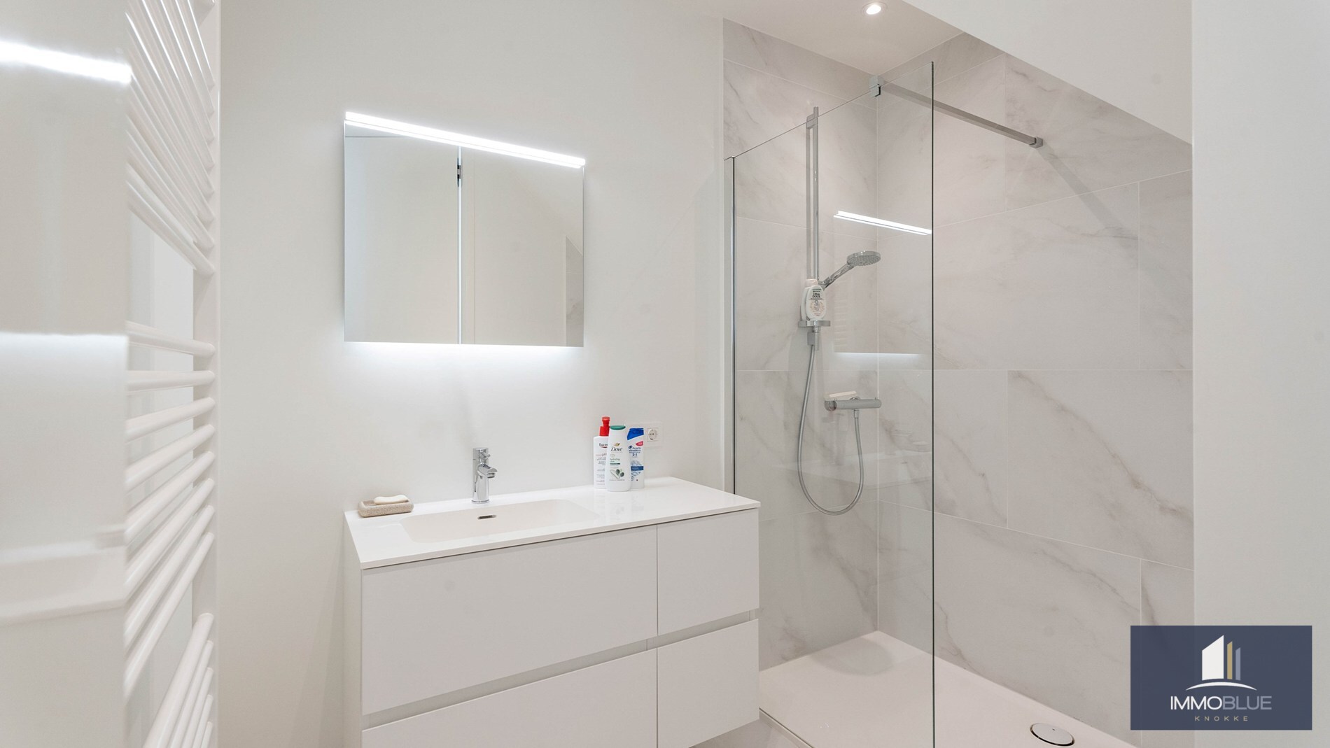 Exclusieve villa gelegen in een rustige, residentiële wijk . 