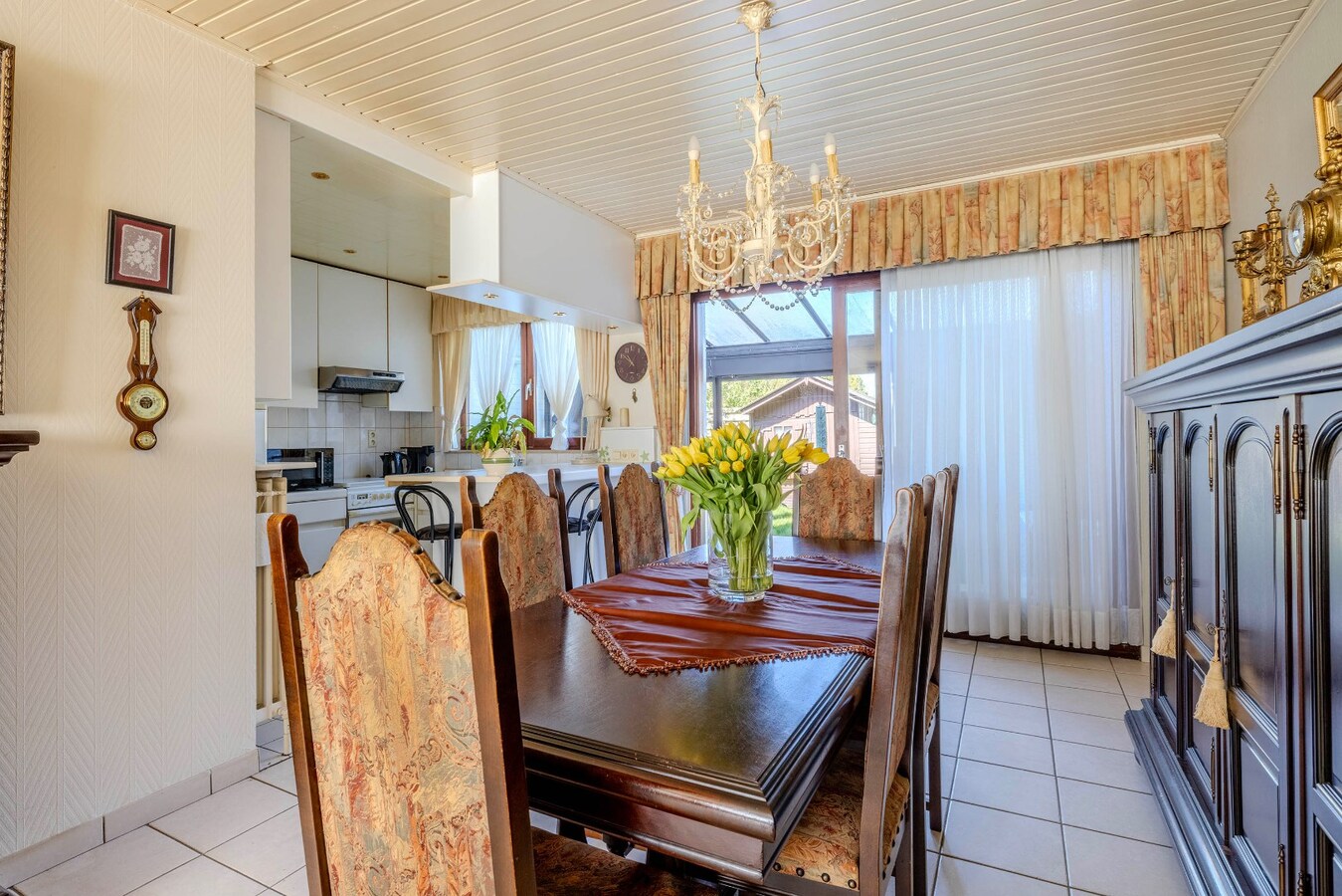 Gezinswoning met 3 slks - tuin - toplocatie. 