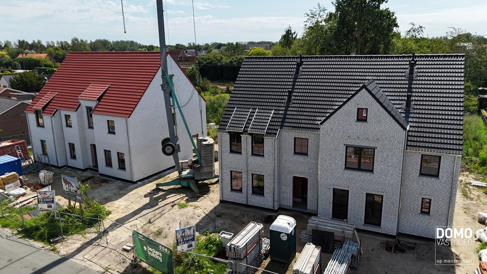 ENERGIEZUINIGE HALFOPENBEBOUWING MET 3 SLAAPKAMERS TE KERMT 