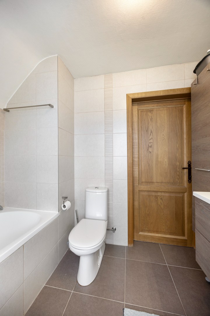 Open bebouwing met prachtige tuin en 4 ruime slaapkamers, garage, tuin en terras in Bierbeek – EPC 272kWh/m² 